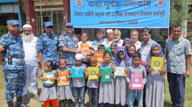 বন্যাকবলিত ফেনীতে বিনামূল্যে পাঠ্যপুস্তক ও পানির পাম্প বিতরণ