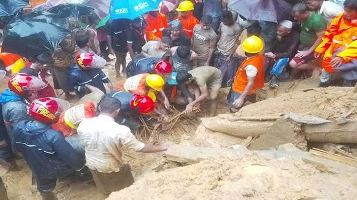 কক্সবাজারের রোহিঙ্গা ক্যাম্পে পাহাড় ধসে নিহত ৯