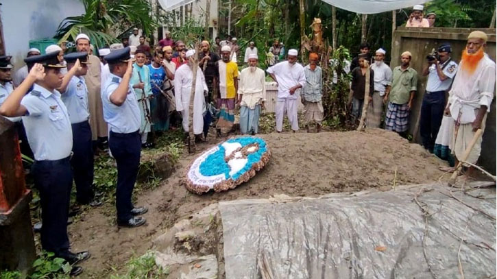 মরহুম স্কোয়াড্রন লীডার মোঃ সাইফুল মনির এর রাষ্ট্রীয় মর্যাদায় দাফন সম্পন্ন